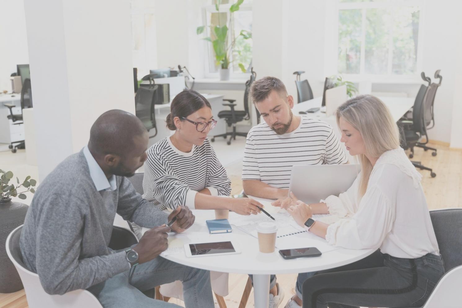 Plataforma de aprendizaje online con dashboard financiero