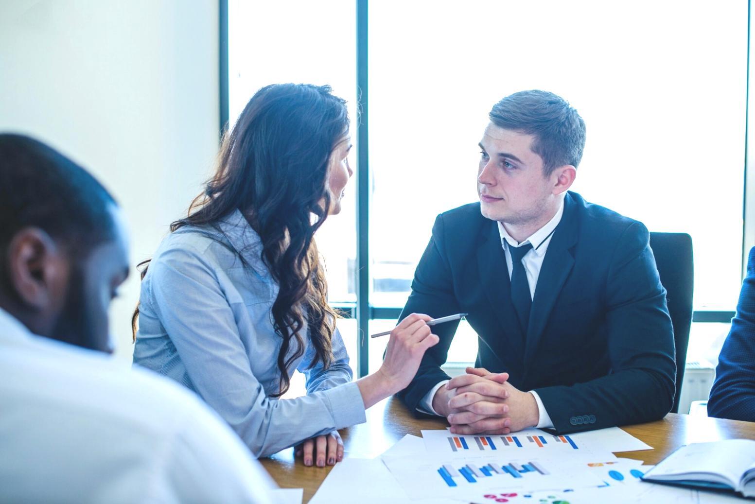 Sesión práctica de modelado financiero con equipos de startups